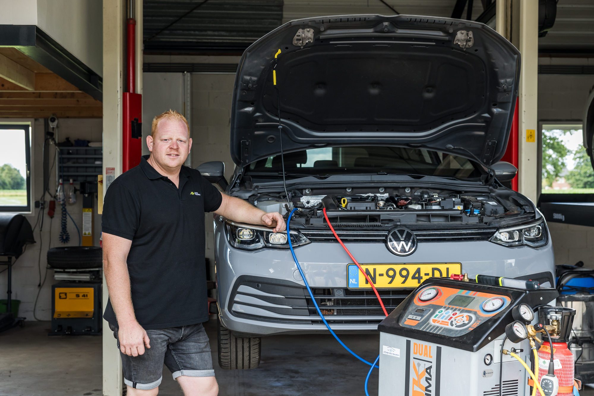 Persoonlijk advies aan de balie bij Auto Veldhuis